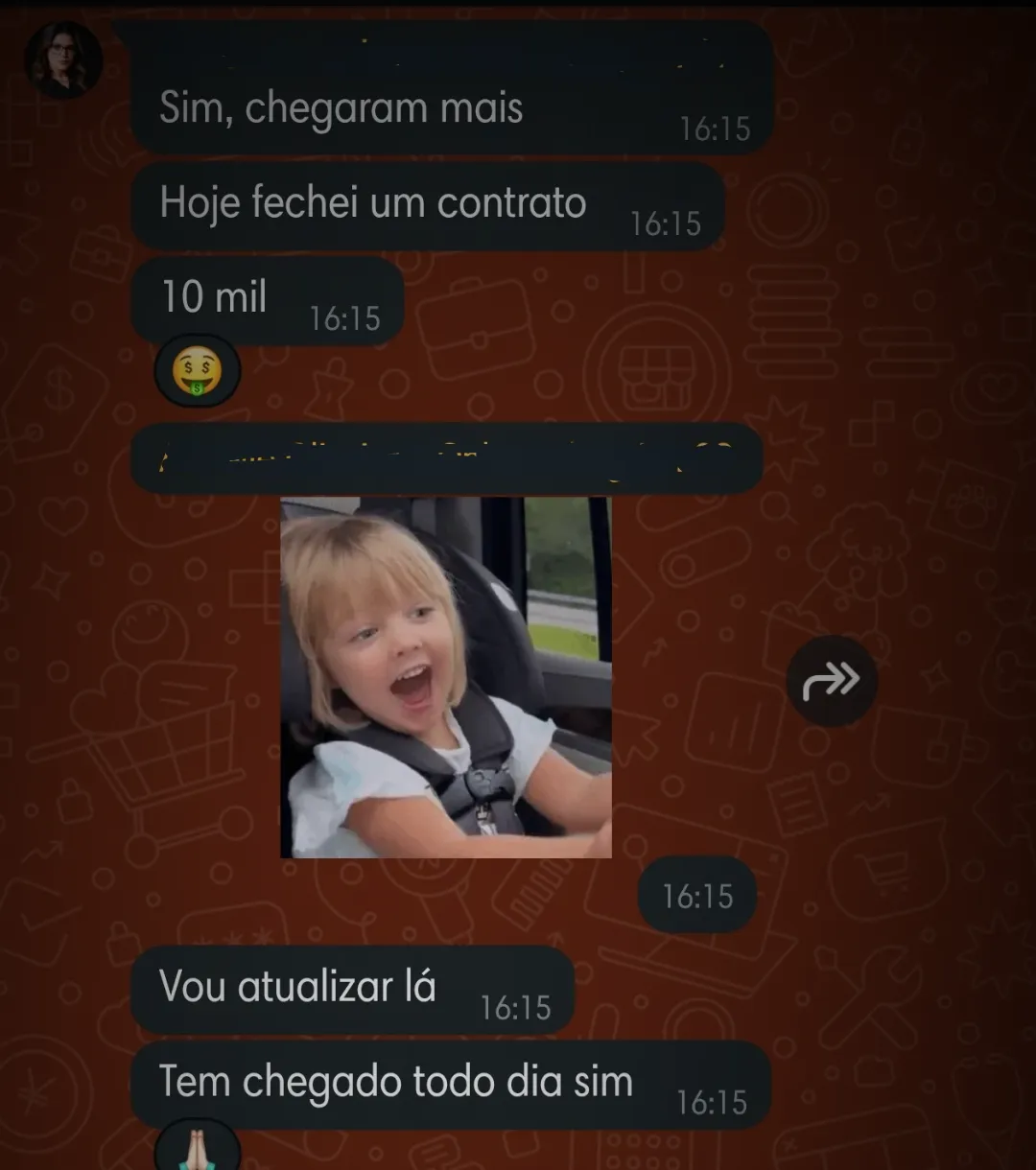 Print de WhatsApp: cliente conta que fechou um contrato de 10 mil no dia e que tem chegado cliente todo dia
