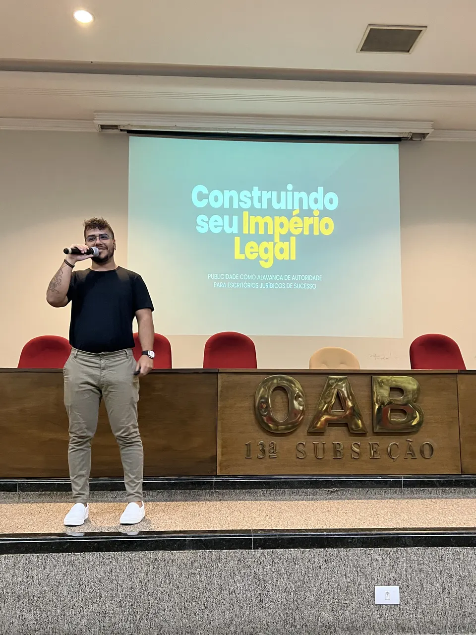 Daniel Padilha palestrando em evento da OAB sobre publicidade para escritórios jurídicos